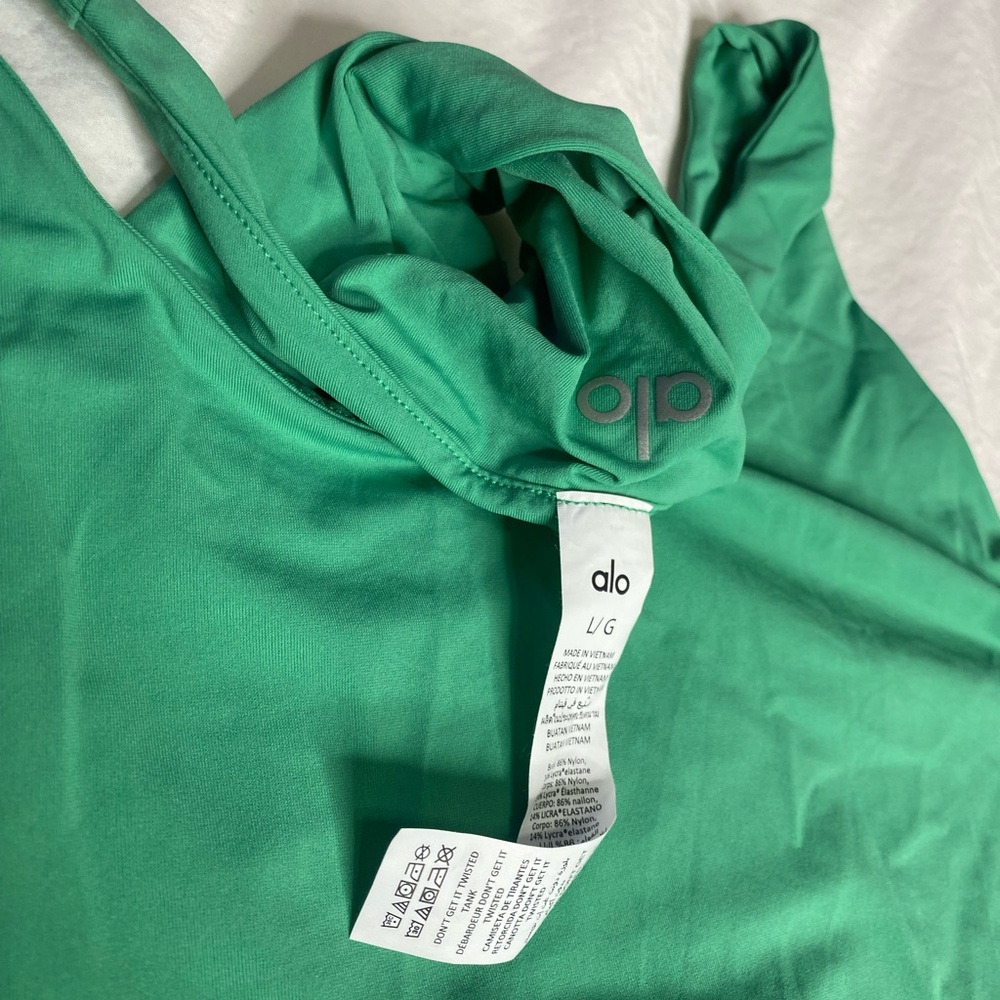 ALO Yoga Two-Piece Active Set in Mint Green Sz L - Picture 9 of 13